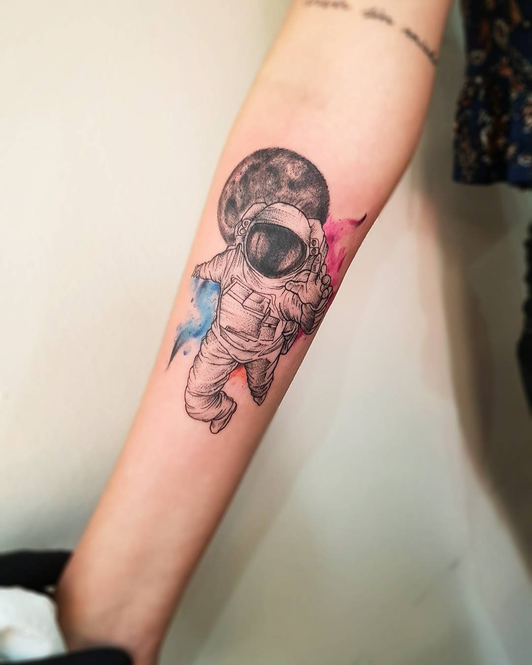 做验光师的空小姐小臂宇航员纹身图案